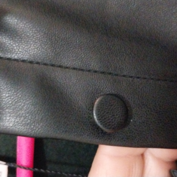 Bcbg faux leather top inside soft lined color black xs size never worn . - Picture 6 of 7